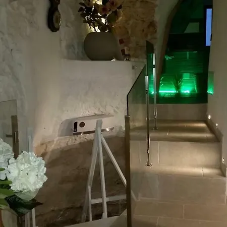 La Dello Zahir بيت للعطل أوستوني